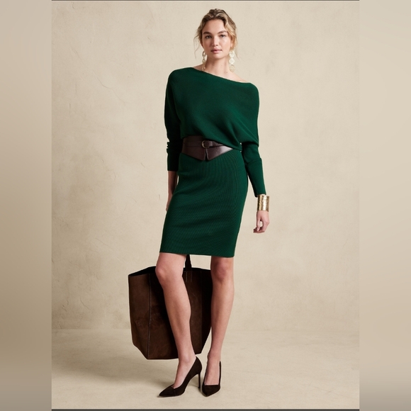 NWT Colleta Off-Shoulder Sweater Dress Size Medium in Forest Emerald Green